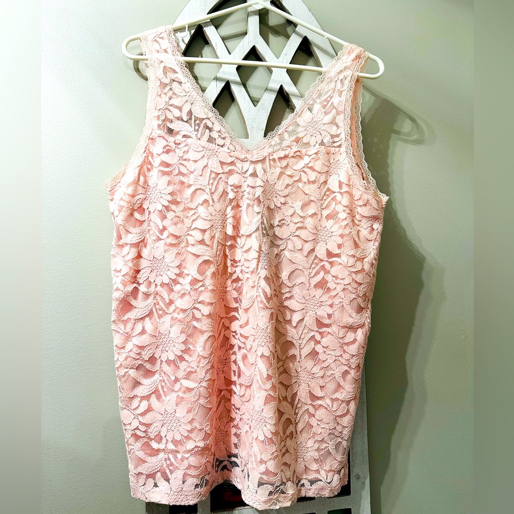 NWT Torrid Blush Stretch Lace V Neck Tank